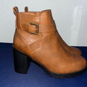 Brown heal boots